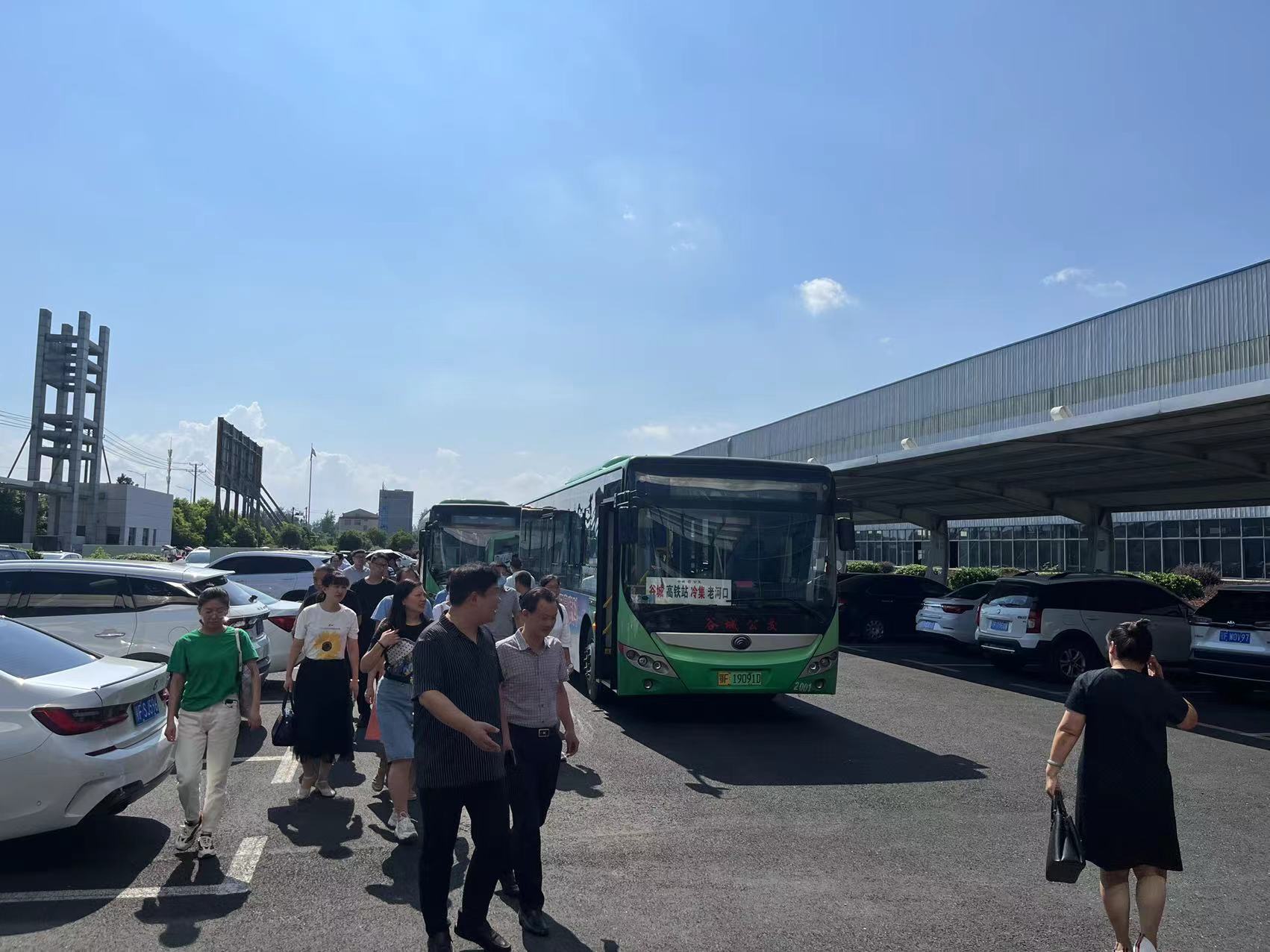 热烈欢迎市、县科协领导及院士专家莅临我司参观指导工作(图1)